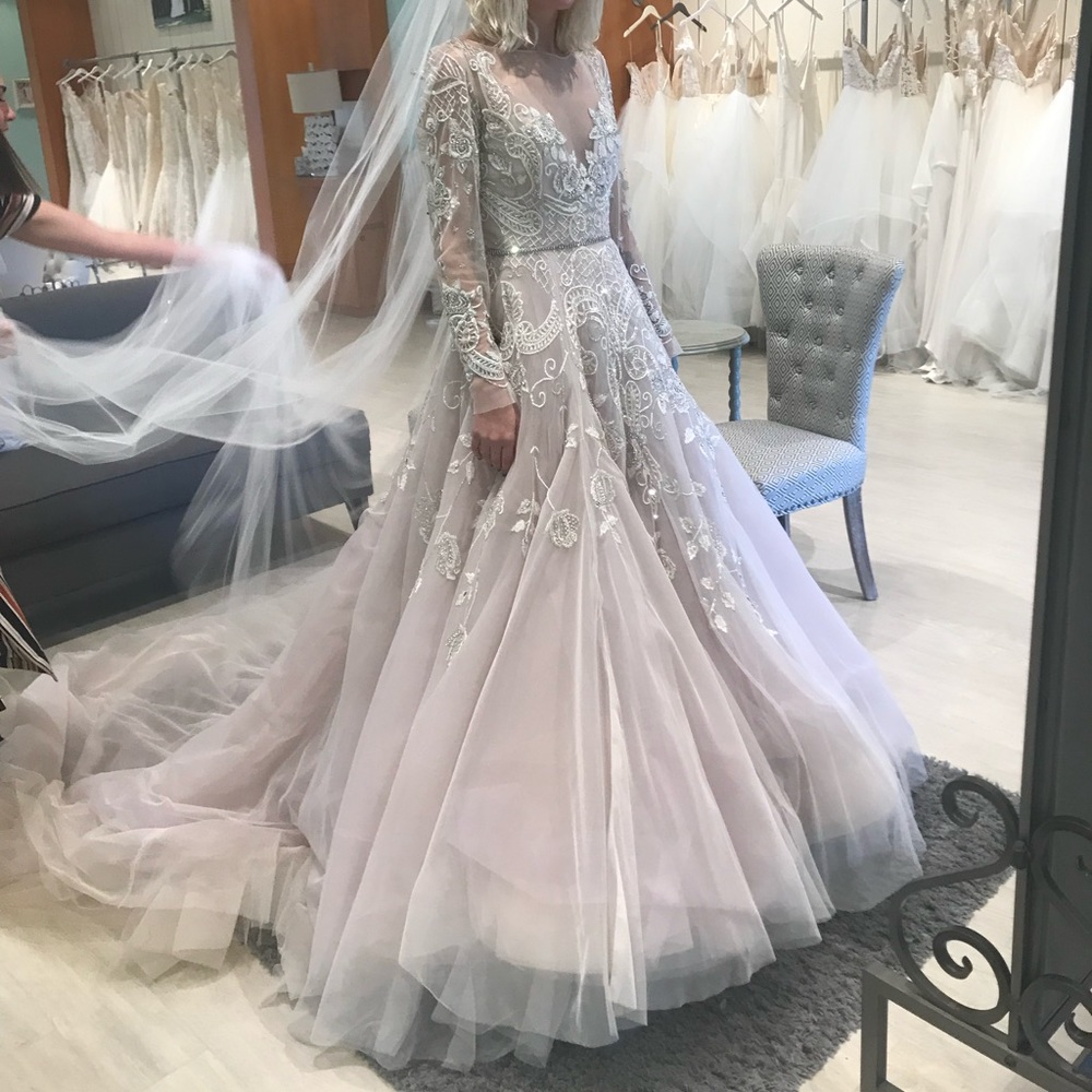 **NEW** Hayley Paige “HAYLEY” wedding gown with veil